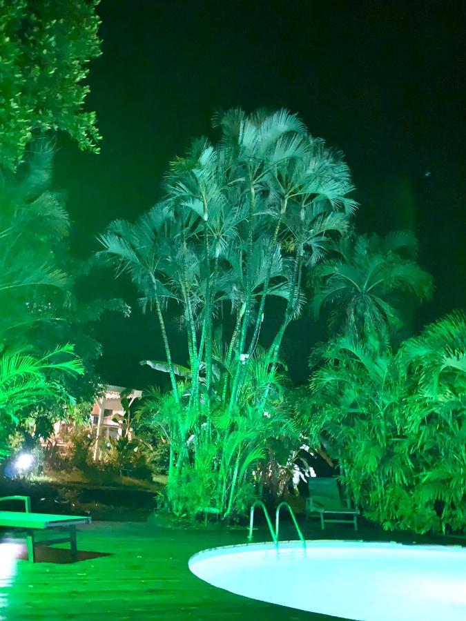 Lodge Pamplemousse Avec Piscine Privative , Dans Parc Calme A 500 M Plage لو كاربيت المظهر الخارجي الصورة