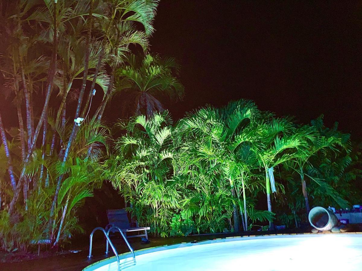 Lodge Pamplemousse Avec Piscine Privative , Dans Parc Calme A 500 M Plage لو كاربيت المظهر الخارجي الصورة